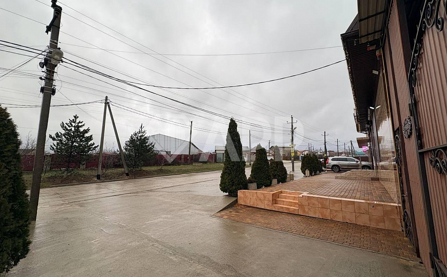 Сдам торговое помещение 300 м2 фото