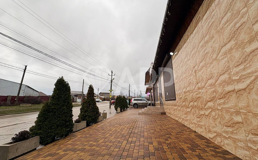 Сдам торговое помещение 300 м2 фото