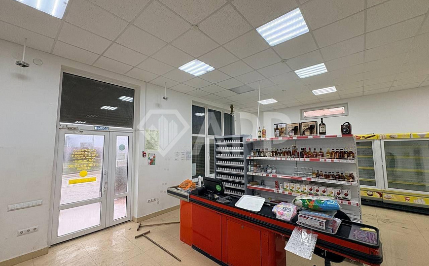 Сдам торговое помещение 300 м2 фото