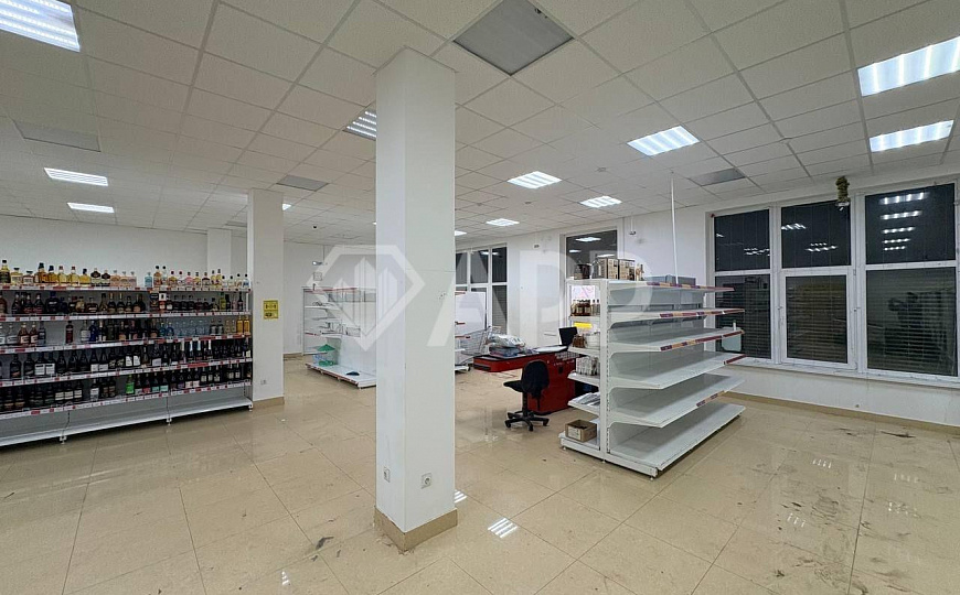 Сдам торговое помещение 300 м2 фото