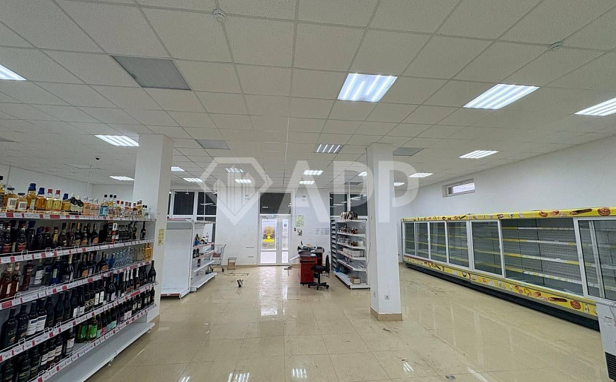 Сдам торговое помещение 300 м2 фото