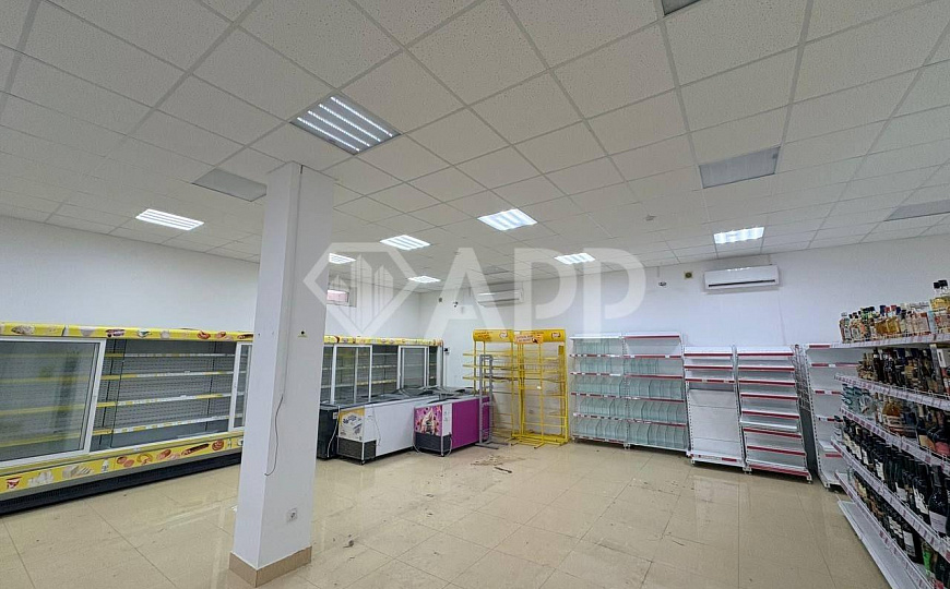 Сдам торговое помещение 300 м2 фото