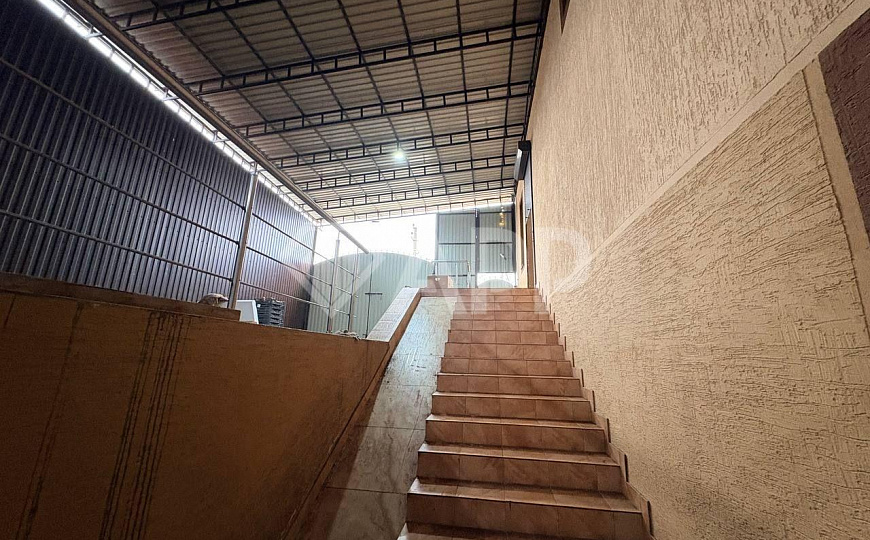 Сдам торговое помещение 300 м2 фото