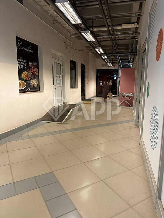 Сдам помещение в торгом центре фото