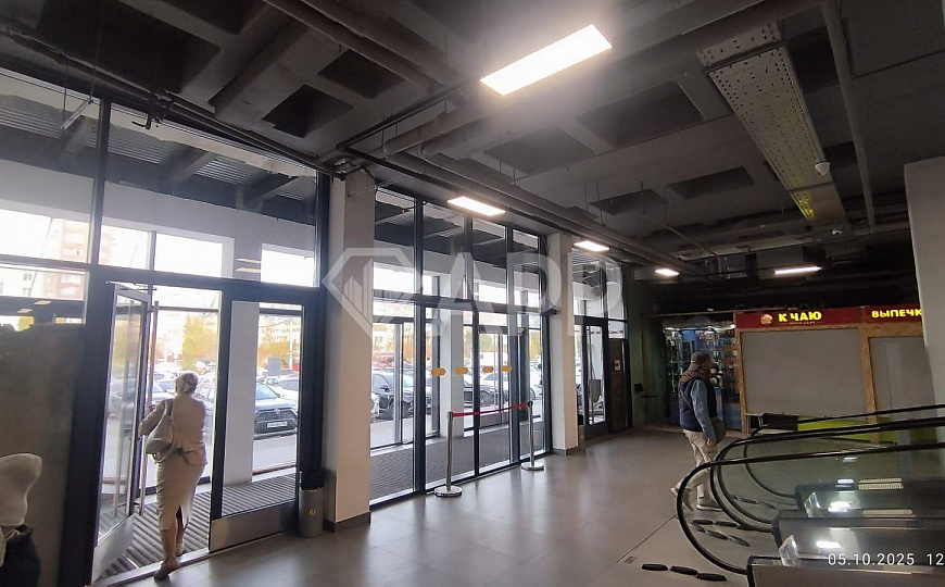 Сдам помещение в торгом центре фото