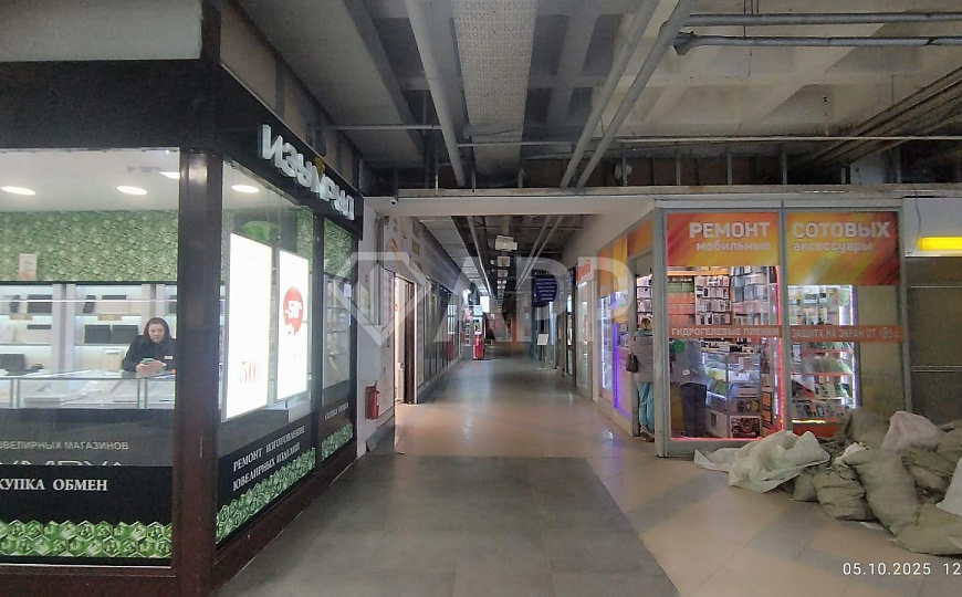 Сдам помещение в торгом центре фото