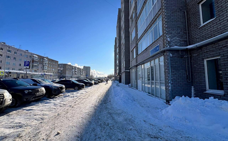 Коммерция от 64 м2 или 140 м2 в центре | 2 входа | Можно разделить фото