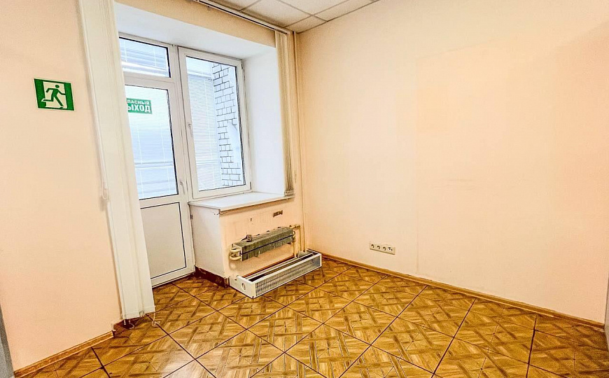 Коммерция от 64 м2 или 140 м2 в центре | 2 входа | Можно разделить фото