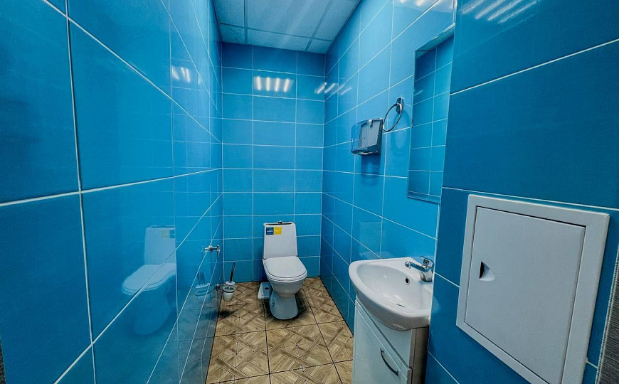 Коммерция от 64 м2 или 140 м2 в центре | 2 входа | Можно разделить фото