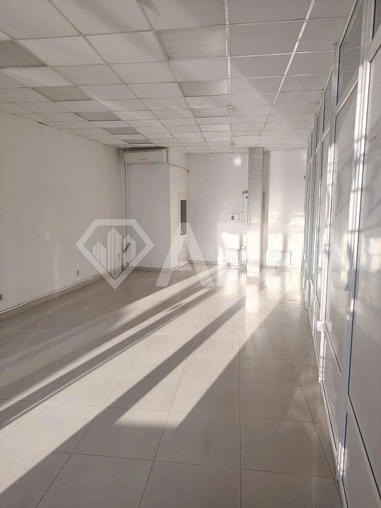 Сдам торговое помещение, 52 м² фото