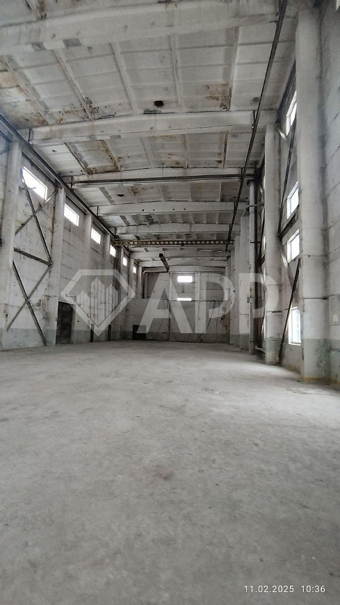 Теплый склад в кран балкой ! фото