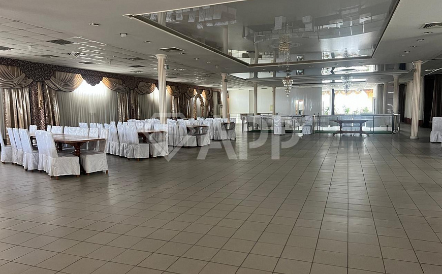 Сдам торговое помещение, 2 800 м² фото