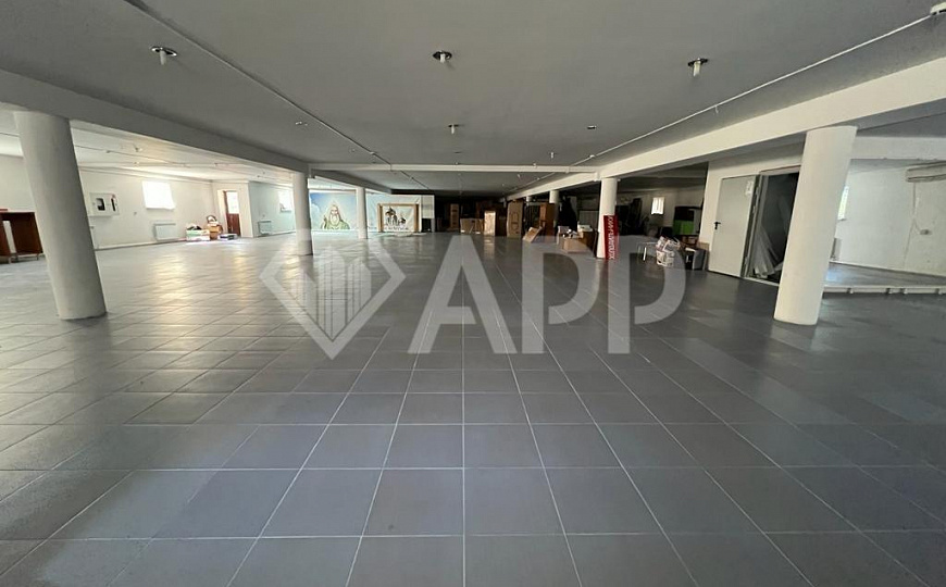 Сдам торговое помещение, 2 800 м² фото