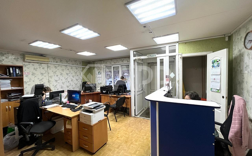 Помещение с арендаторами, доход сразу, 1 этаж, Восточная, 32 фото