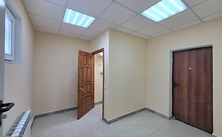 Помещение свободного назначения на 1 линии, 180 кв.м фото