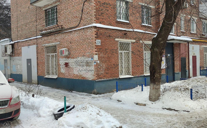 Помещение с отдельным входом на 1 линии фото