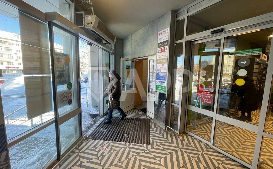 Сдаётся площадь у метро!!! фото