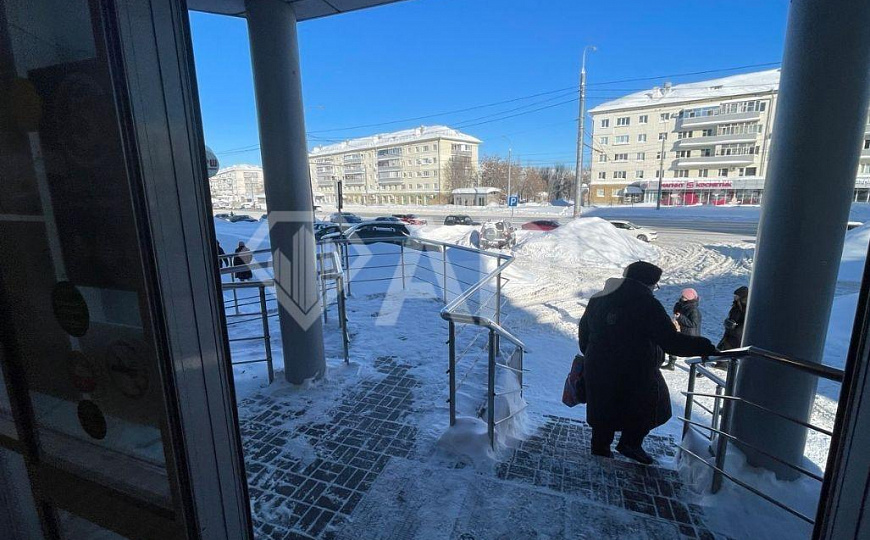 Сдаётся площадь у метро!!! фото