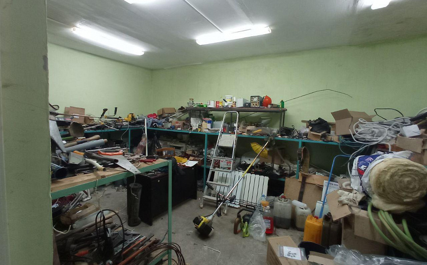 Помещение с арендаторами, 1300 м2 фото