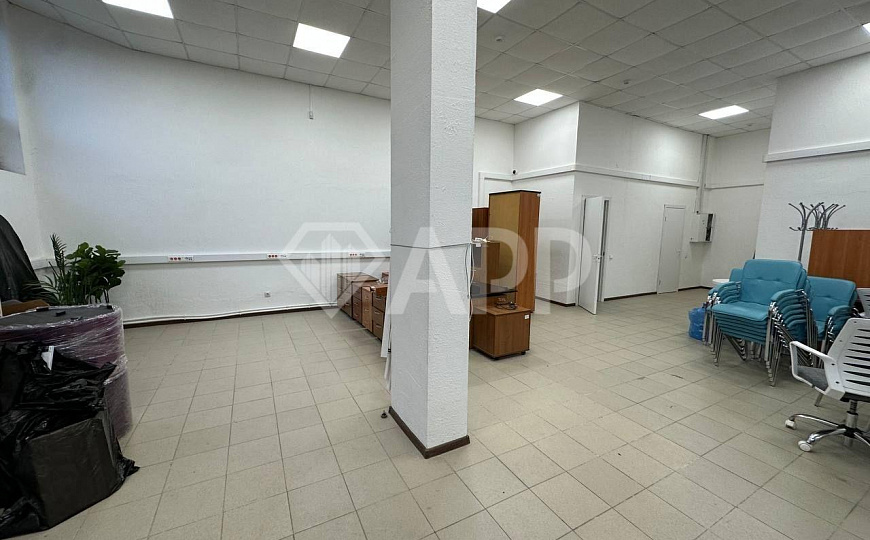 Продам цоколь 149.5м² с большими окнами первая линия с НДС фото