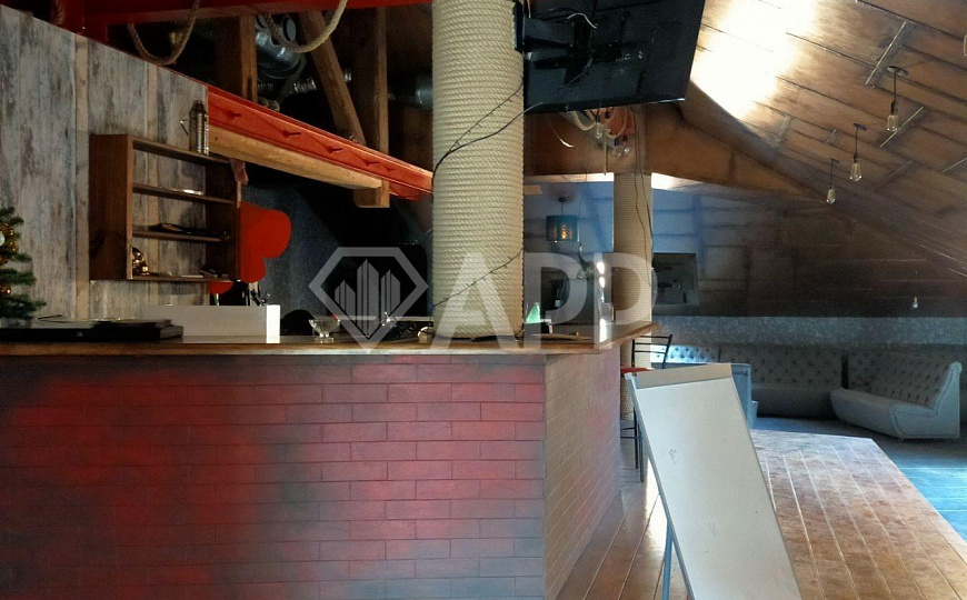 В центре под кафе, ресторан, бар, клуб фото