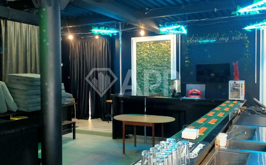 В центре под кафе, ресторан, бар, клуб фото