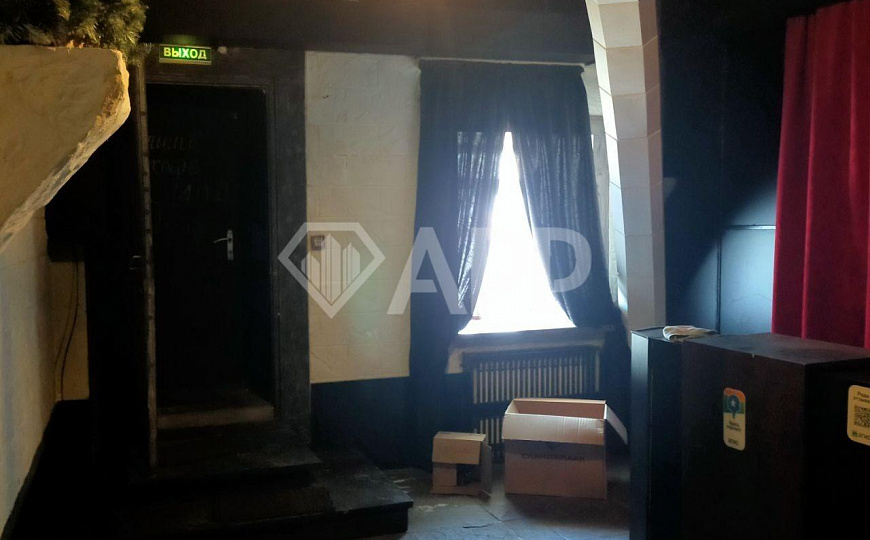 В центре под кафе, ресторан, бар, клуб фото