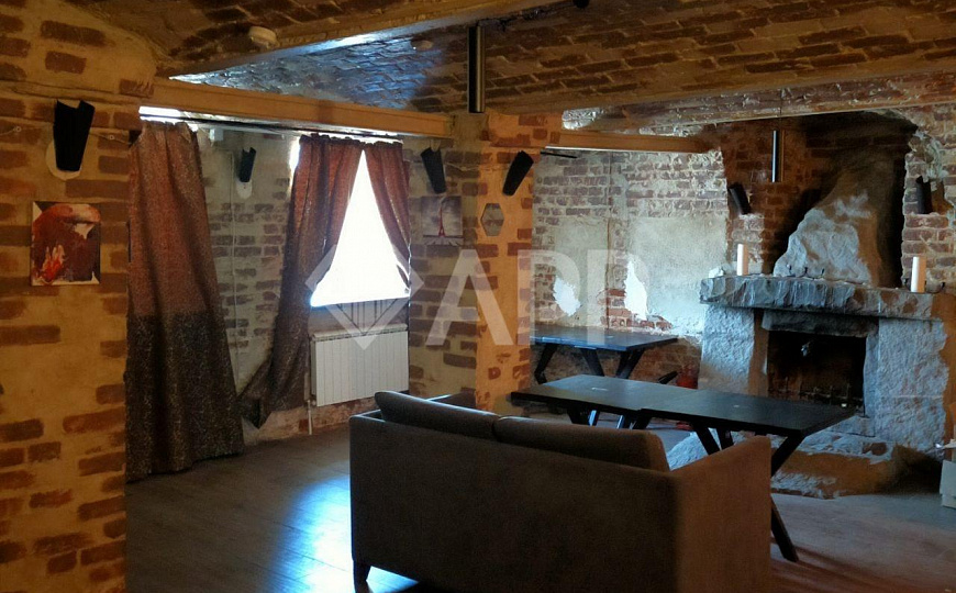 В центре под кафе, ресторан, бар, клуб фото