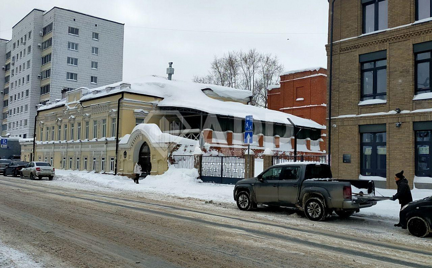 В центре под кафе, ресторан, бар, клуб фото