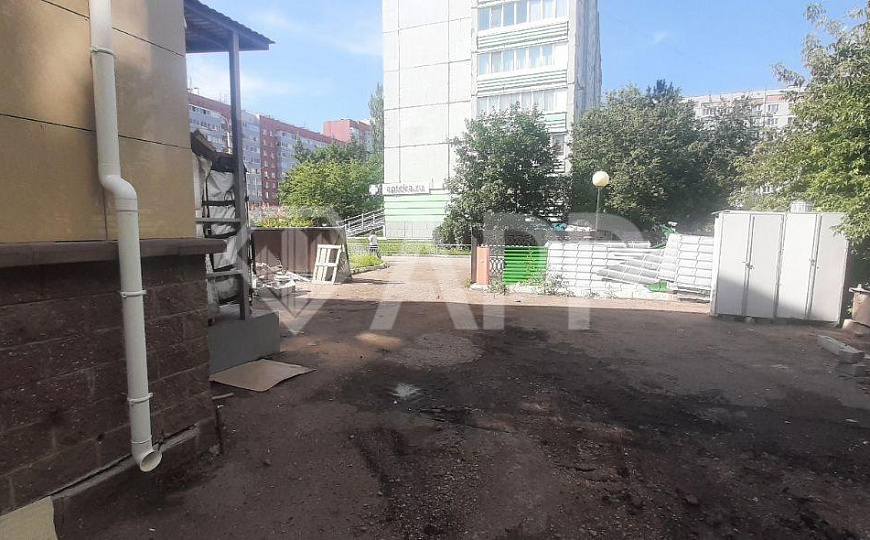Цоколь под сбербанком на Артема 53б фото