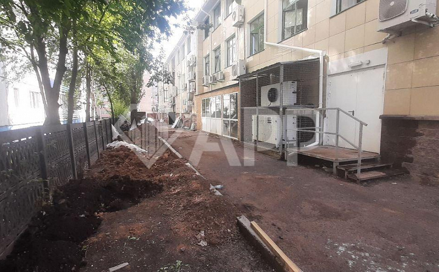 Цоколь под сбербанком на Артема 53б фото
