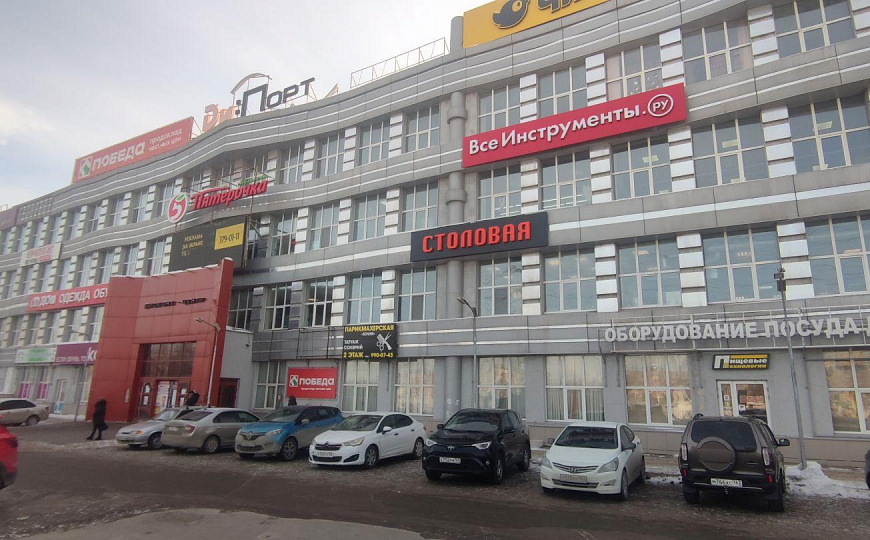 Торговая площадь в дискаунтер-центре фото