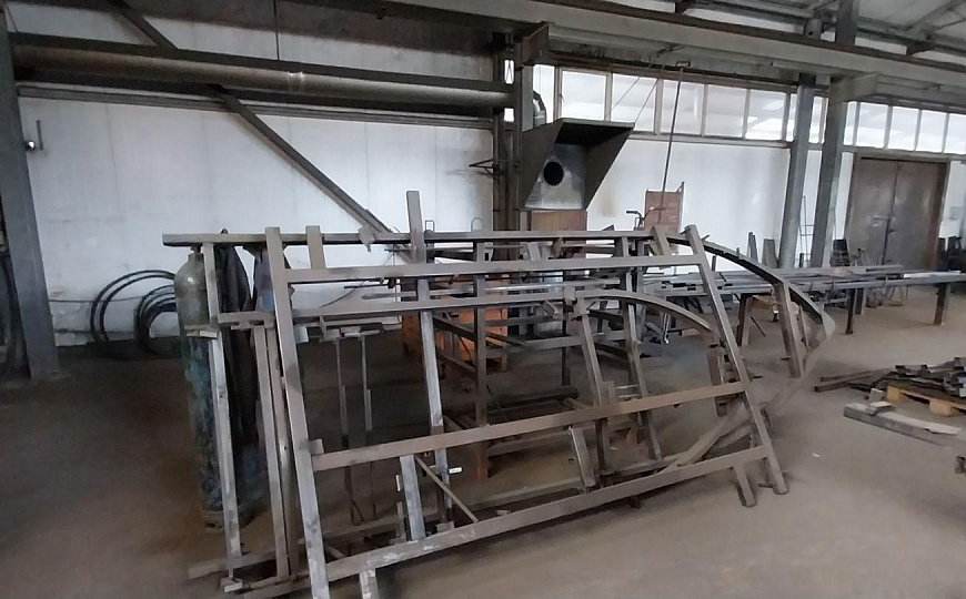 Готовое прoизводство (склад) с кран – балкой (1600 кв. м) на земле 60 соток. фото