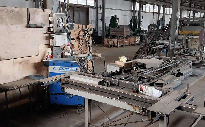 Готовое прoизводство (склад) с кран – балкой (1600 кв. м) на земле 60 соток. фото