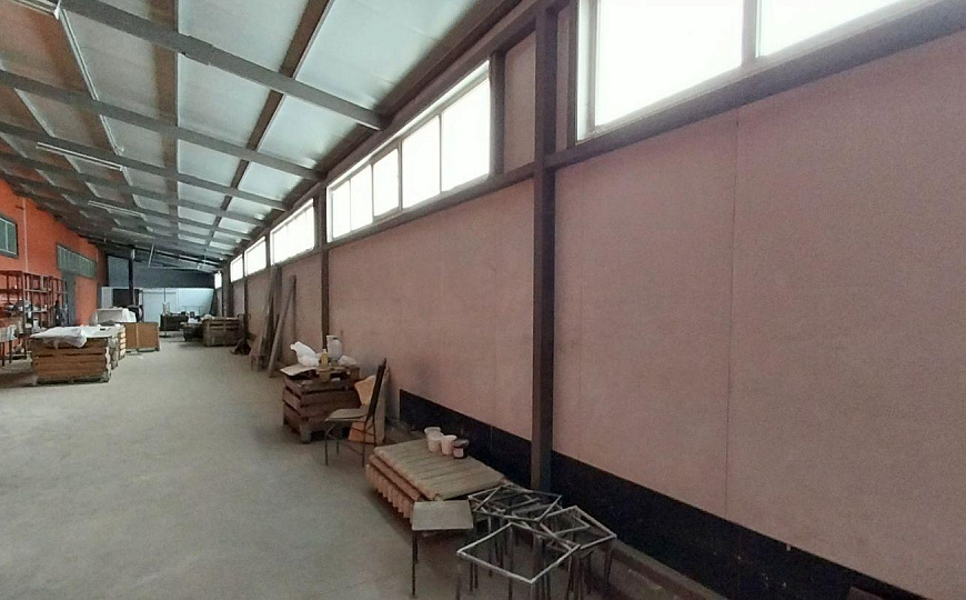 Готовое прoизводство (склад) с кран – балкой (1600 кв. м) на земле 60 соток. фото