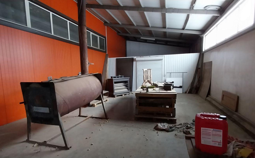 Готовое прoизводство (склад) с кран – балкой (1600 кв. м) на земле 60 соток. фото