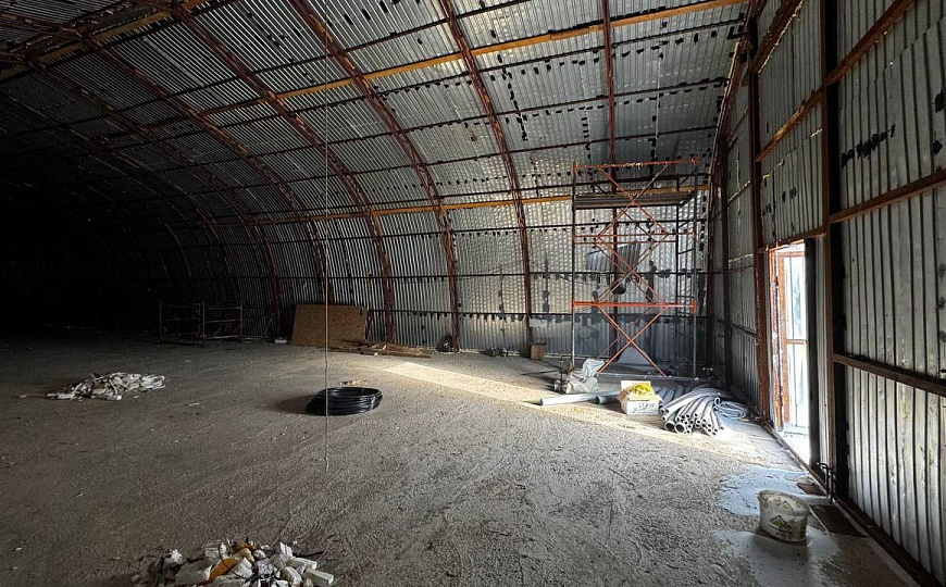 Производственный ангар и земельный участок фото