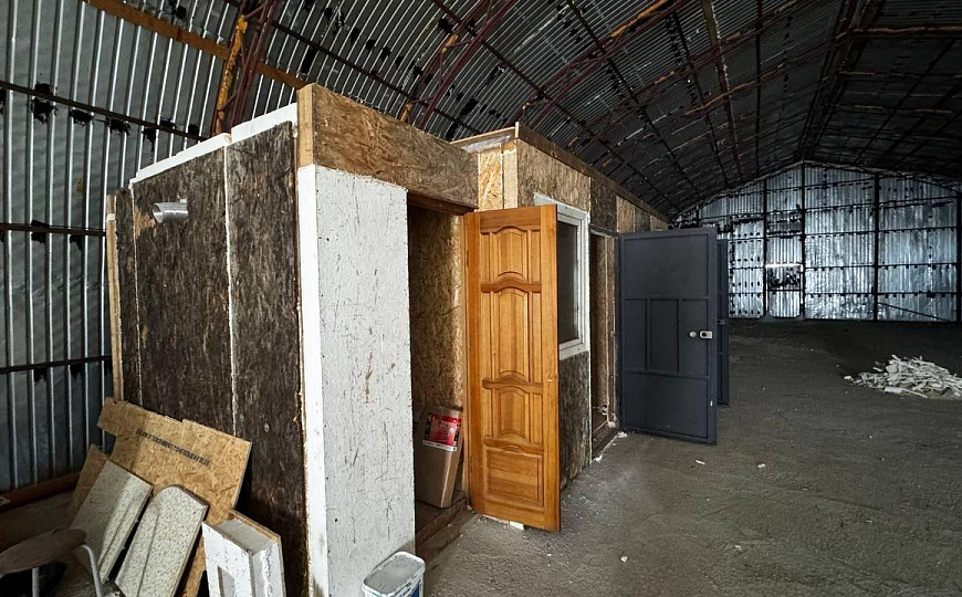 Производственный ангар и земельный участок фото