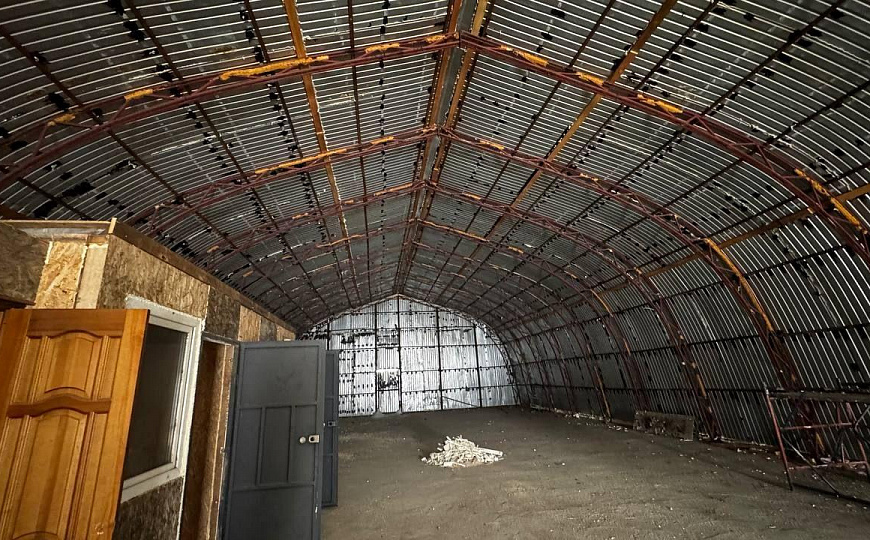 Производственный ангар и земельный участок фото