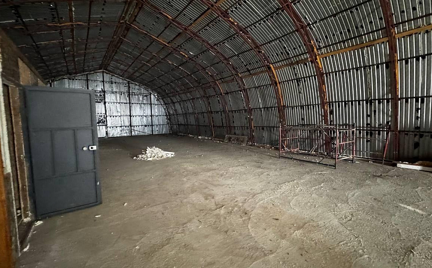 Производственный ангар и земельный участок фото