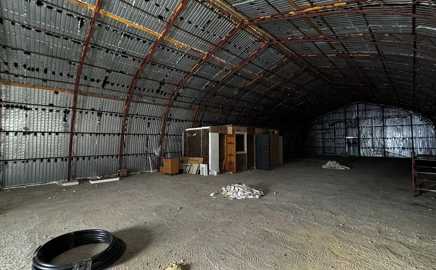 Производственный ангар и земельный участок фото