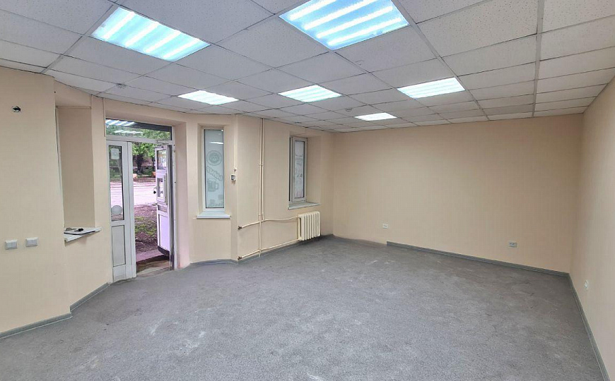 Торговое помещение 37,5 м² на 1 линии фото