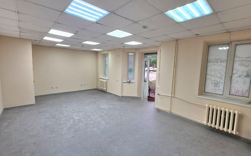 Торговое помещение 37,5 м² на 1 линии фото