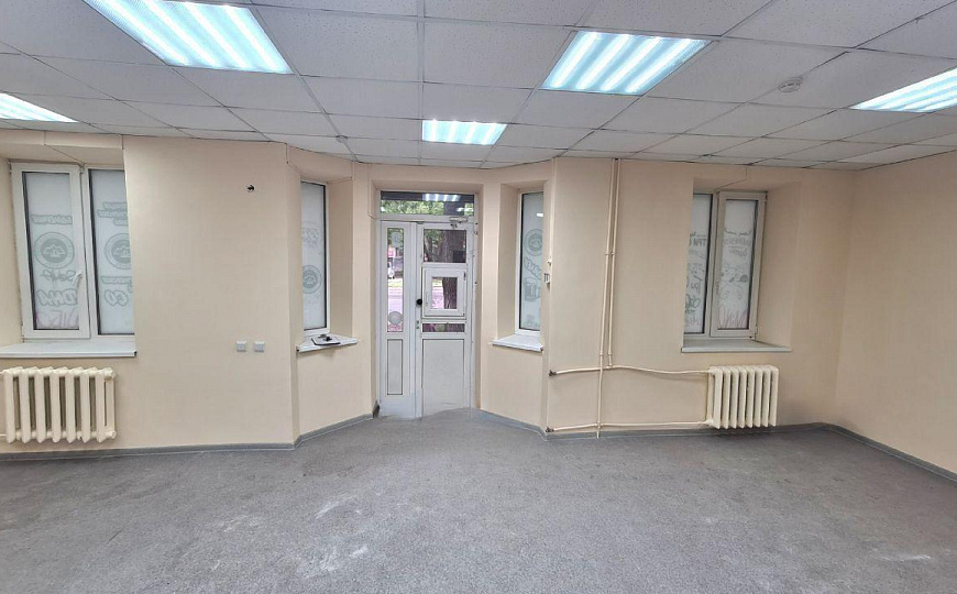 Торговое помещение 37,5 м² на 1 линии фото