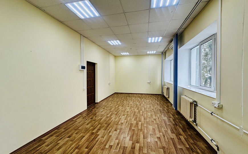 Офис  31.8 м2 в центре города фото