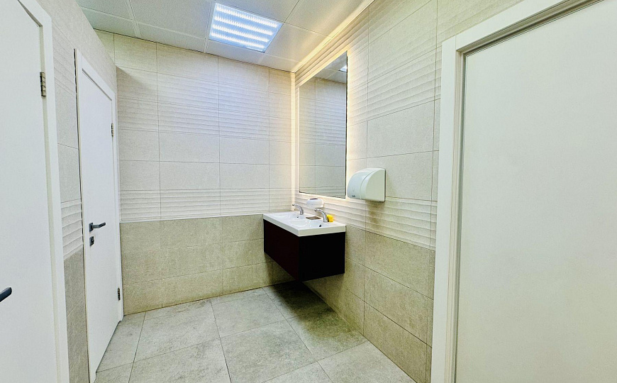 Офис  31.8 м2 в центре города фото