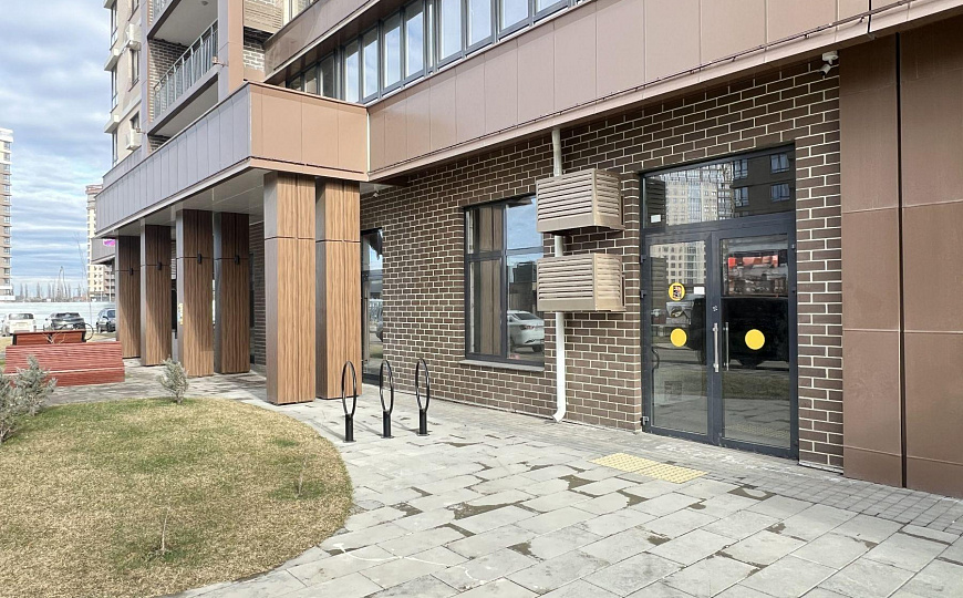 Сдаю торговое помещение, 55,3 м² фото