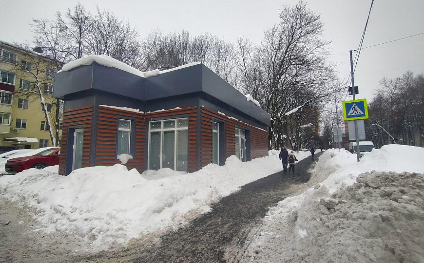 сдам помещение в обжитом оживленном районе фото