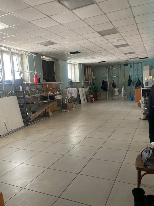 Сдам торговое помещение, 216 м² фото