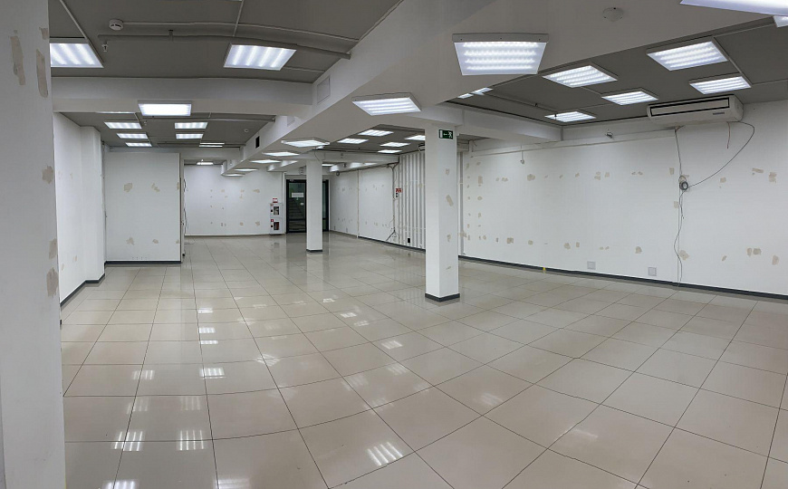 Сдам торговое помещение, 113,4 м² в ТЦ Барк фото